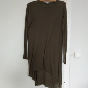  - Grön långärmad tunika strl S