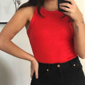  - Röd body från Zara! Dm vid intresse 🥰