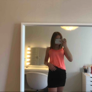  - Säljer ett superfint linne från Cubus i storlek 158 (banstorlek). Väldigt fint skick då den endast är använd ett fåtal gånger💕💕