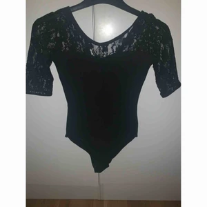  - Svart body med spets upptill. Oanvänd! 