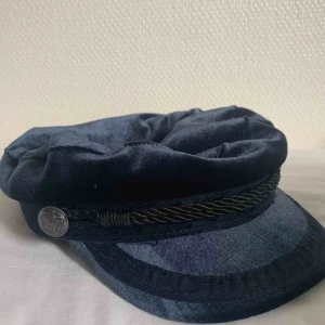  - Basker, keps, hatt, mössa. Aldrig använt. Köparen står för frakt