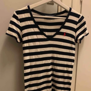 - T-shirt från Ralph Lauren i storlek XS. Köparen står för frakt :) 