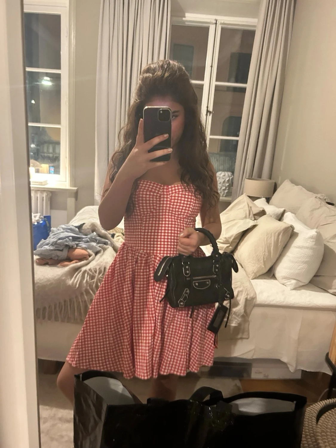 Rödvit rutig klänning med volang