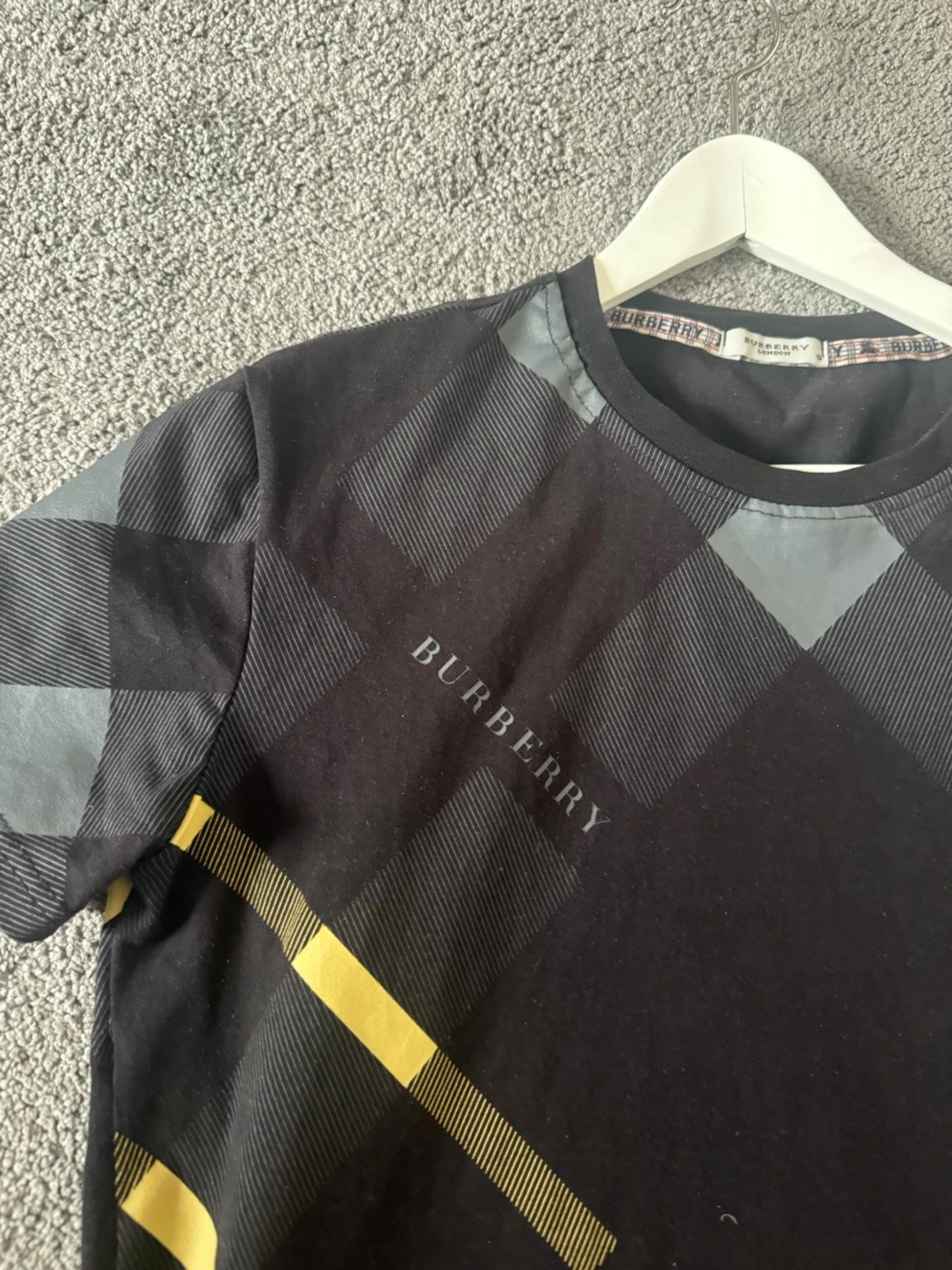 Burberry tshirt - 1