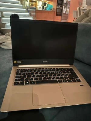 Acer laptop med Windows 11 Pro – 80% batterihälsa - Säljer en Acer laptop i mycket bra skick.  Specifikationer: • Intel Pentium Silver N5000 • 4 GB RAM • Windows 11 Pro (64-bit) • Batterihälsa ca 80 % • Laddare ingår  Perfekt för surf, studier, Office, Netflix och enklare användning. Fungerar som den ska och är återställd inför försäljning.