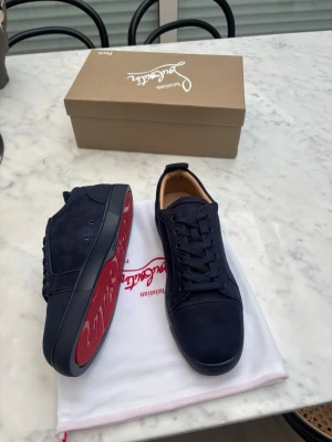 Mörkblå sneakers från Christian Louboutin - Helt nya Christian Louboutin skor 