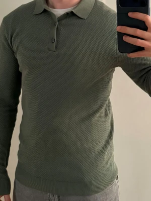 Stickad tröja - Grön stickad WE pikétröja. Storlek XS.