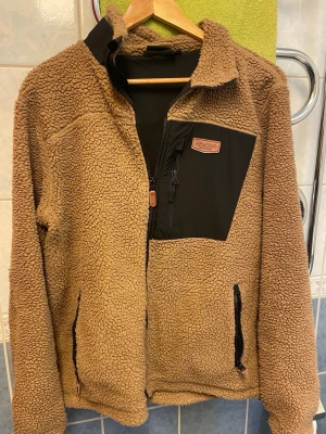 Tröja med dragkedja - Väldigt fin och mysig tröja med dragkedja och fickor.