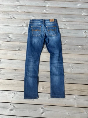 Nudie jeans lean dean - Säljer dessa feta nudie jeansen i den populära modellen lean dean, storlek W30, L32! Riktigt fin färg och fades!                     Inga defekter förekommer, mycket bra skick! Kom gärna med frågor😁