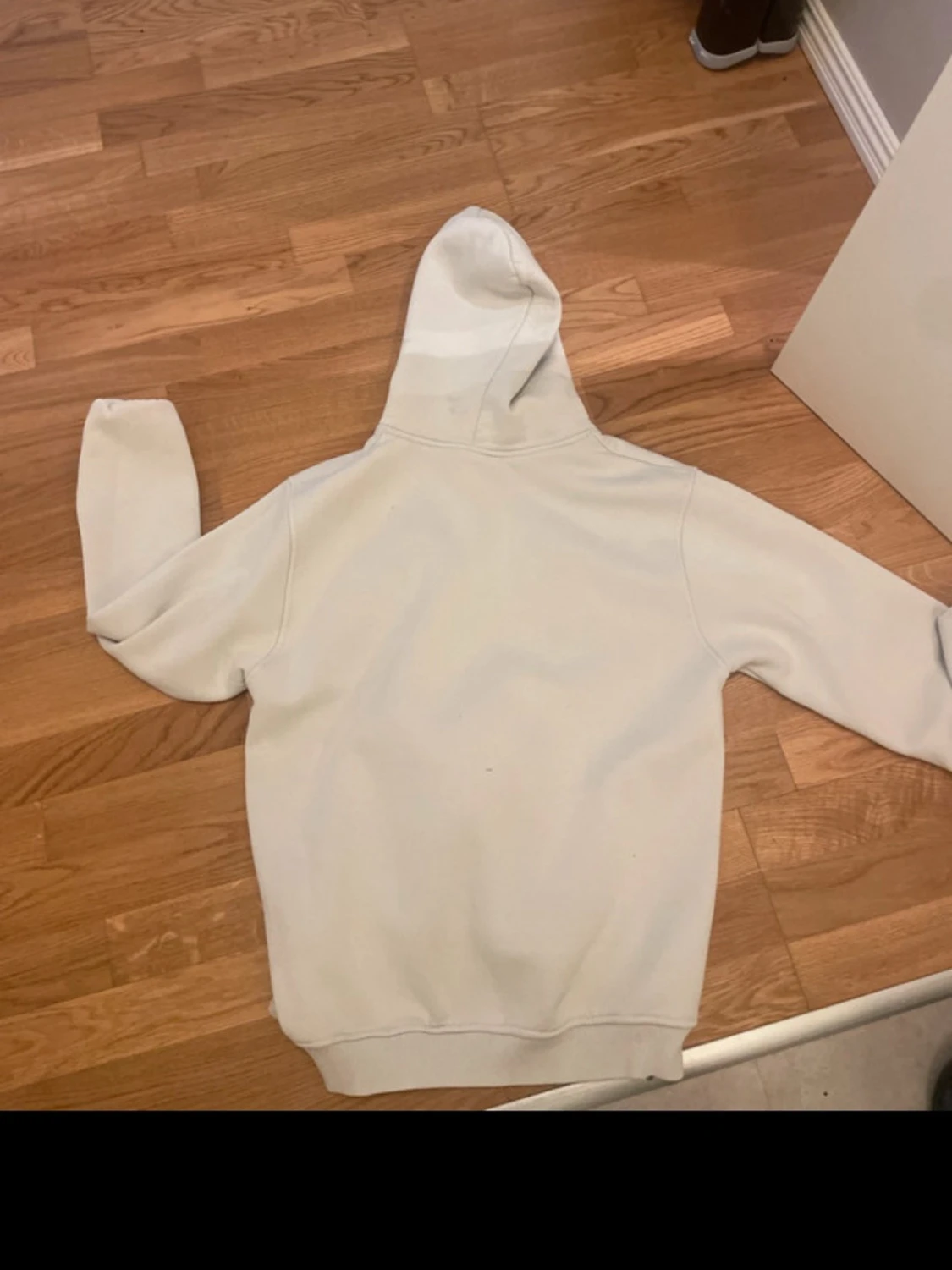 Vit hoodie från Ami Paris med rött hjärta - 3