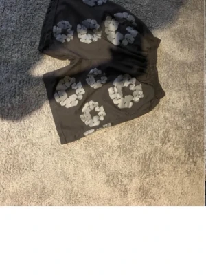 Set - Sommar set med blomm detaljer. Inte polyester 