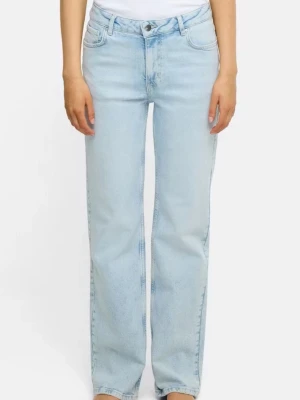 Jeans  - Ljusblåa jeans från bikbok, dessa är raka i passformen, inga defekter nästan som nya. Storlek w28 L30