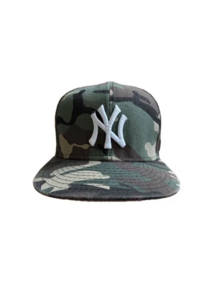 New Era keps - En riktigt snygg New Era keps som är helt sprillans ny för endast 249kr. Priset är inte hugget i sten, så fråga bara om det är något!