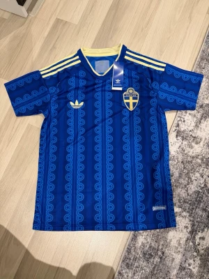 Sverige tshirt  - Sprillans ny tisha! Investera nu! Vid minsta fundering kontakta mig🌟