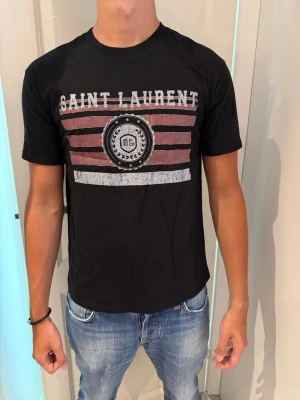 Saint Laurent tshirt  - Sprillans ny tshirt! Nyskick, Storlek M! Vid minsta fundering kontakta mig✔️