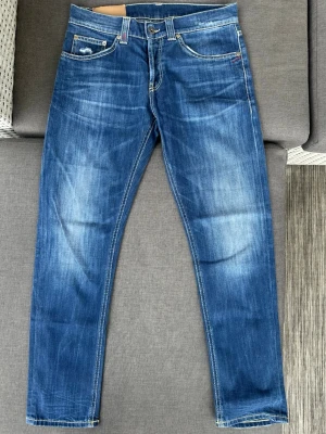 Dondup jeans  - Hej! Säljer nu dessa snygga jeansen från Dondup. Storlek w31. Väldigt bra skick. Hör av dig vid funderingar!