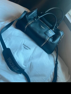 SÖKER en Zadig o Voltaire sunny bag i guld, i STORLEK S, XS - SÖKER en Zadig o Voltaire sunny bag i guld, i STORLEK S, XS