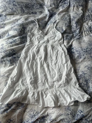 cottagecore klänning - size 170+ which is the equivalent of a size womens xs  no picture on