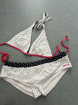 Reebok - Prickig bikini🖤storlek L men mer s/m!