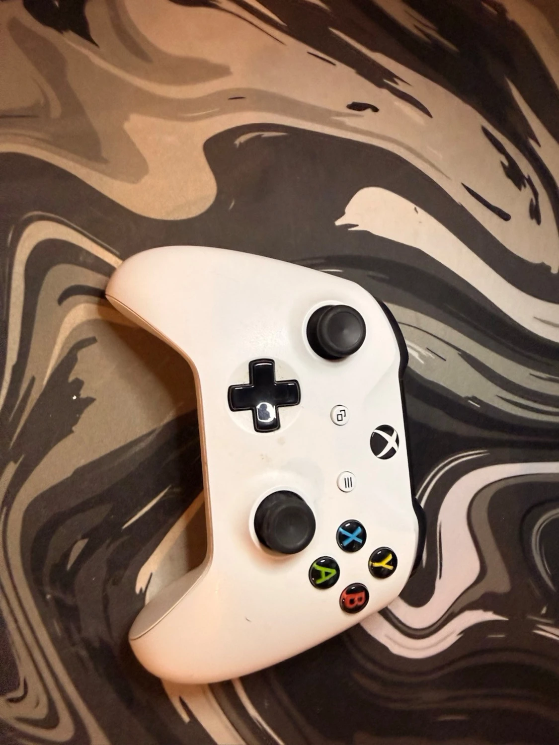 Vit Xbox-handkontroll ( 2 i lager men säljer en för 400kr ) - 1