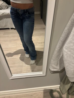 snygga ltb jeans - snygga jeans från ltb är professionellt insydda och man ser det ej kolla bild