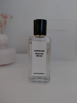 Keiko Mecheri Peau de Pêche parfym - JAPANESE WHITE PEACH ORRIS POWDER SANDALWOOD MUSK.
