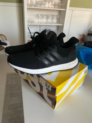 Adidas ultraboost  - Helt nya ultraboost i storlek 42. Box osv följs med. 