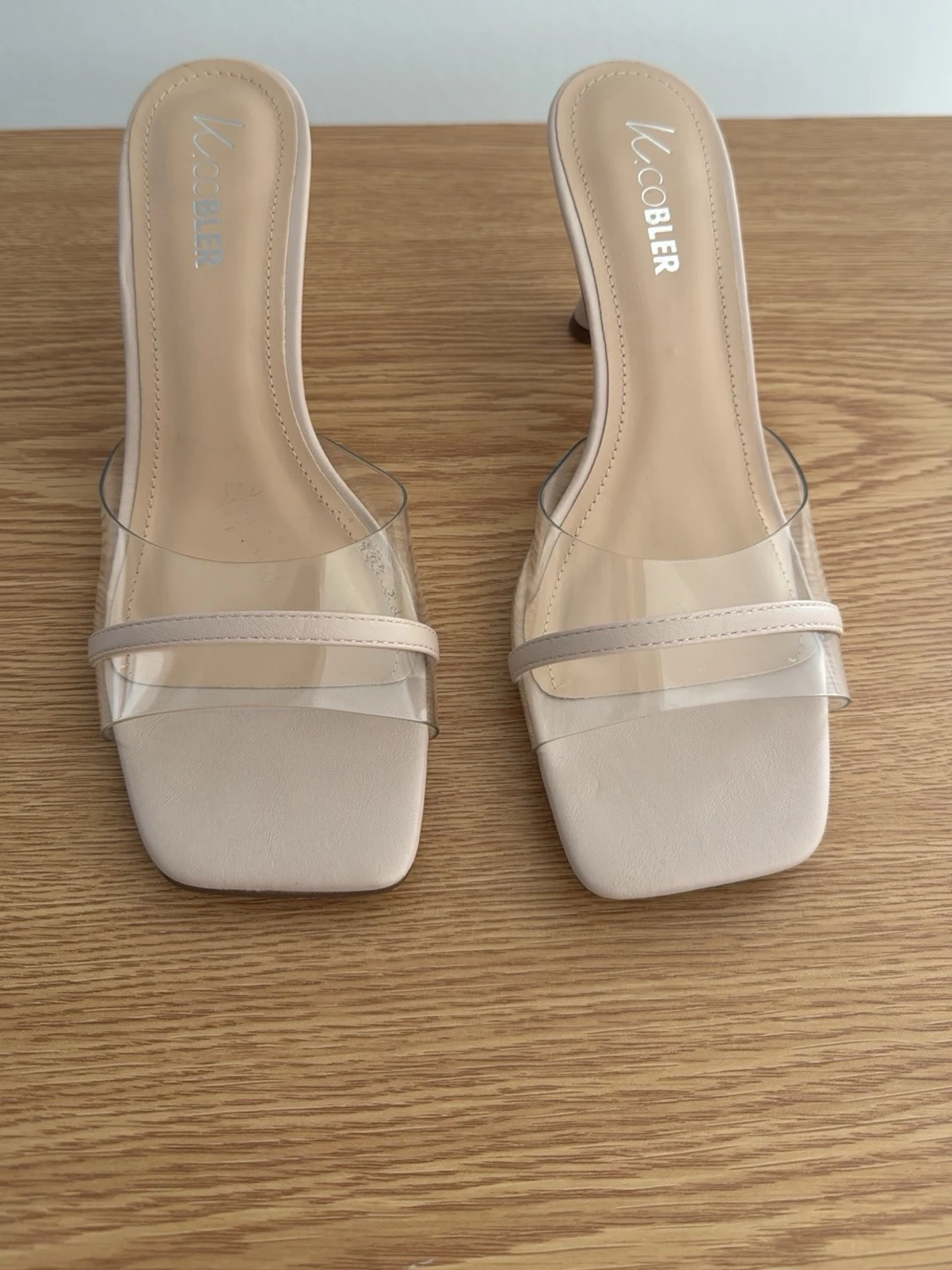 Beige pumps med transparent rem