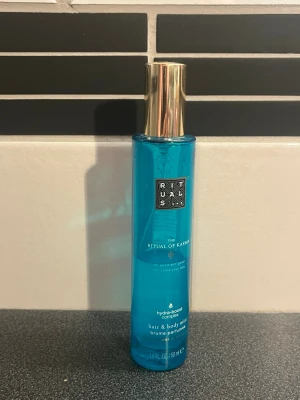 Rituals The Ritual of Karma mist - Fräsch hår- och kroppsmist från Rituals i serien The Ritual of Karma. 50 ml. Kolla mängd som är kvar på bild. 