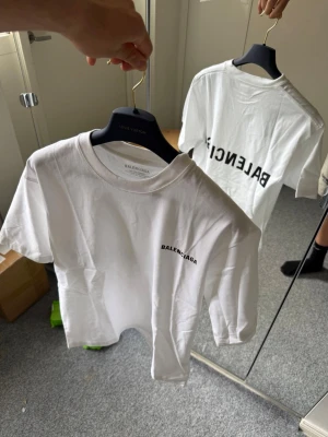 Balenjeciag white t shirt - Size M, true to size. Unused, brand new and fresh. Please feel free to ask questions.