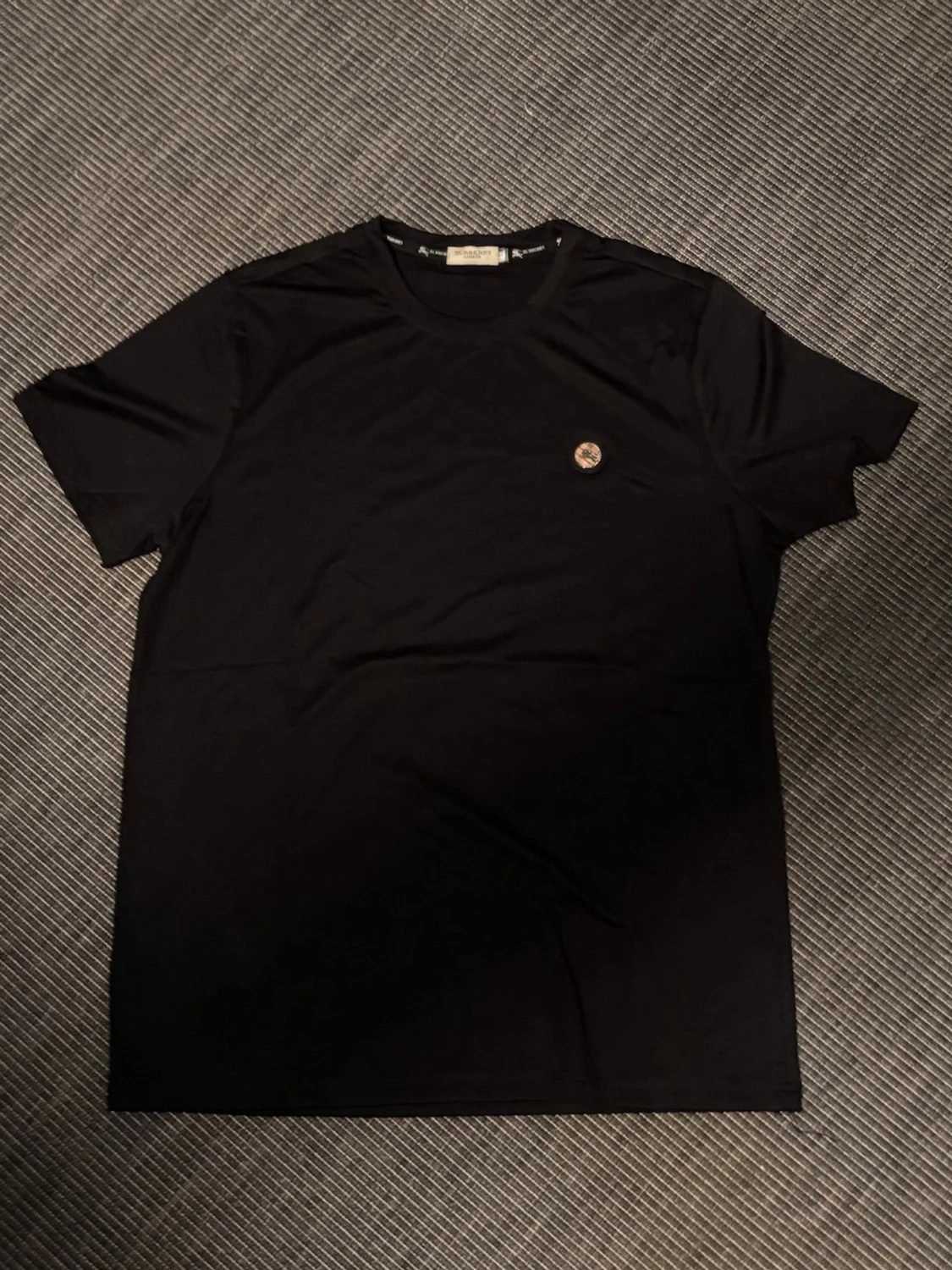 Svart Burberry t-shirt med logga
