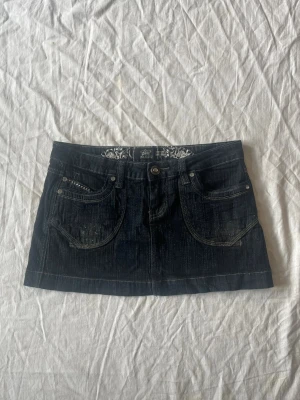 Jeanskjol - Bra skick! Midjemått rakt över 40+stretch
