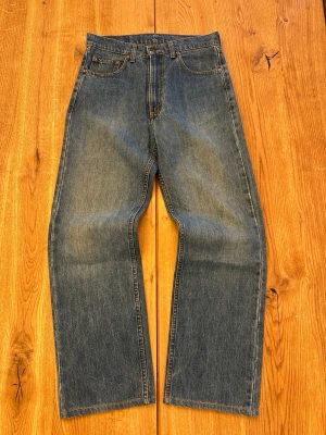 Levi’s 569 Loose Straight Jeans (W29 L30) 🇯🇵 - Levi’s 569 Loose Straight Jeans (W29 L30) 🇯🇵 Heavily faded vintage wash with rich contrast, mid-to-light blue tones & creamy highlights • Natural whiskering & creasing throughout • Signature arcuate stitching, red tab & copper rivets • Two-horse leather patch • Loose straight fit, relaxed drape • Clean stitched hems Great condition with authentic patina & solid structure  Feel free to ask for more details!