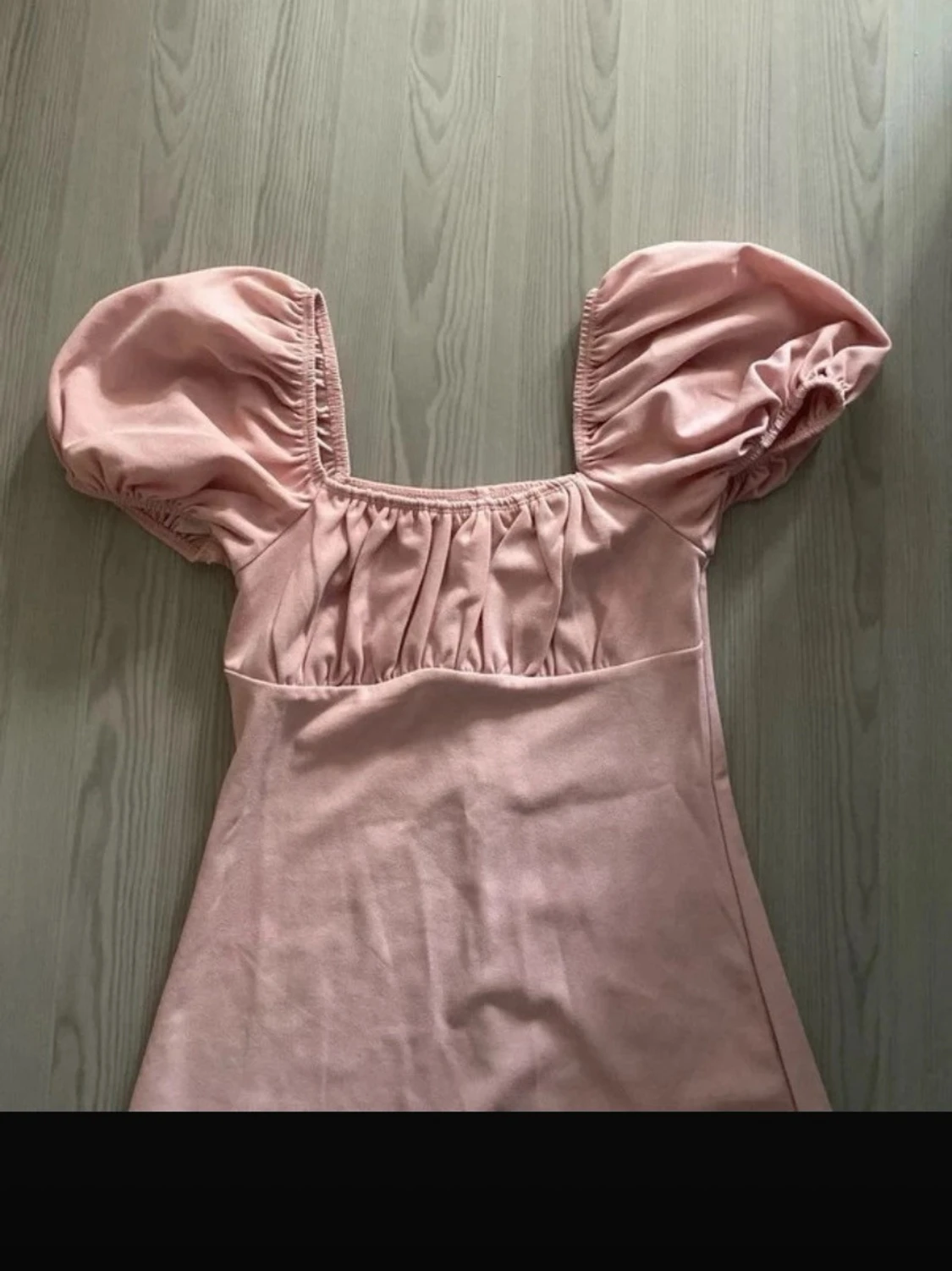 Rosa kort klänning med puffärmar - 2