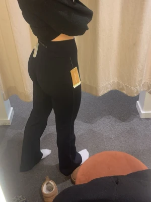 utsvängda röhnisch tights  - utsvängda tights från röhnisch  