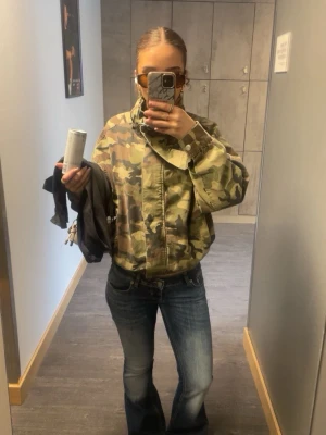 Camouflage jacka - Camojacka från Gina använd några gånger. XS