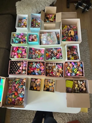 Littlest pet shop - Jag har över 1000 pet shop figurer som jag vill sälja. Hör av dig vilka du är intresserad av så kan vi komma överens om ett pris. Priset i annonsen gäller ej för alla!