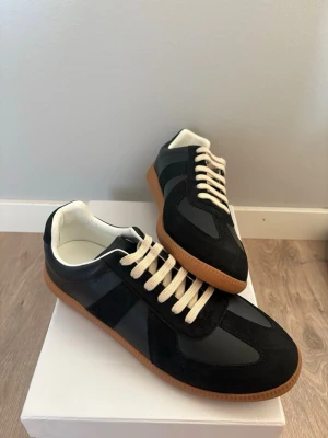 Maison margiela - Snygga maison Margielas som inte är använda perfekt för alla outfits och stilrena! Äkta och inte använda säljer för att storleken inte passa. 