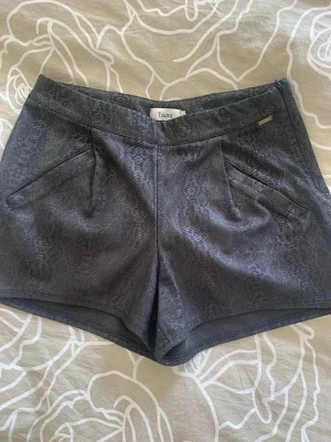 Summer classic shorts from Toi&Moi - Size on the tag S, short and high waisted. I can send you any measurements 