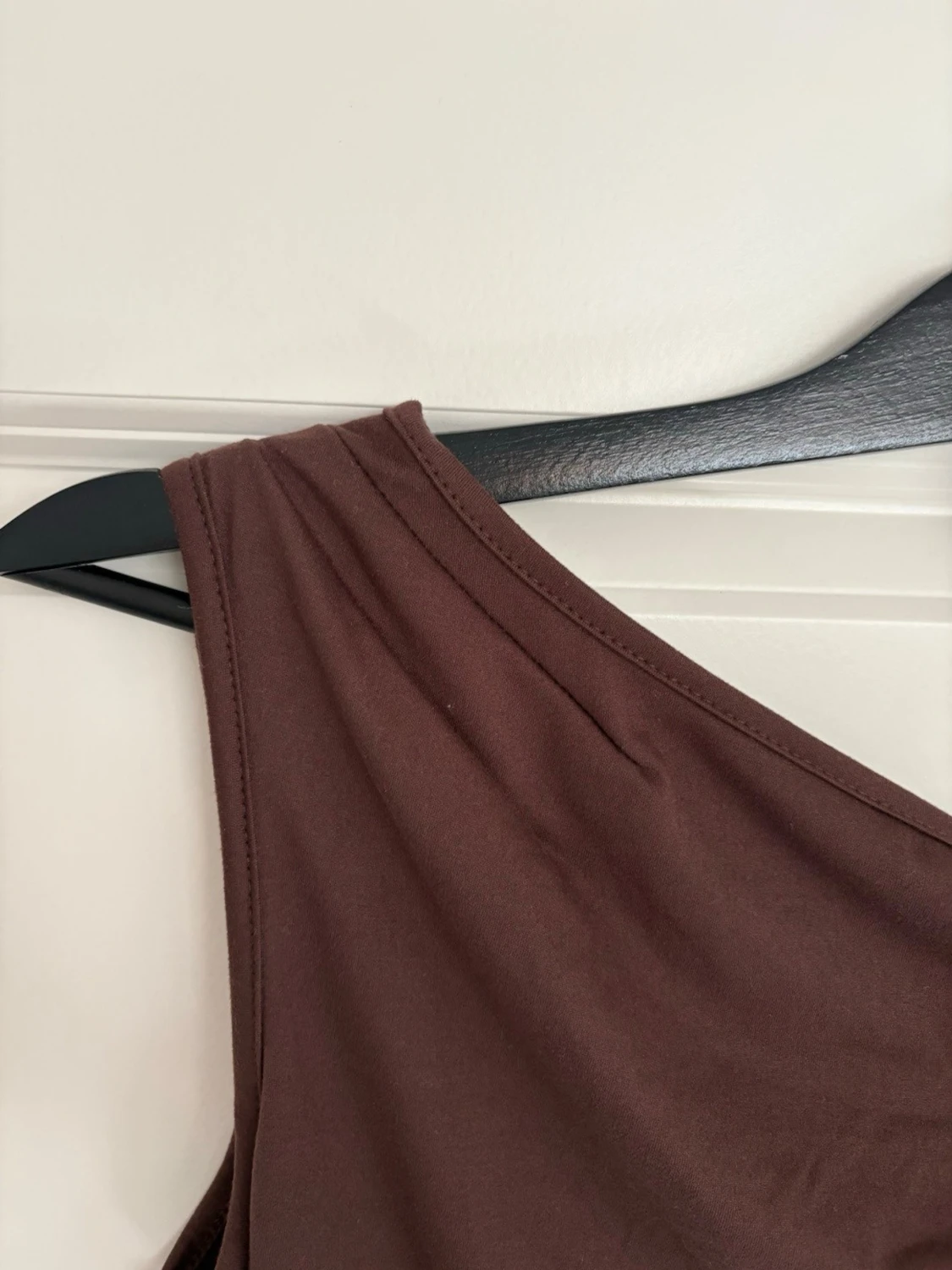 Brun oneshoulder topp - 1