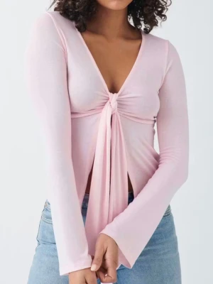 Rosa topp från gina - Säljer denna fina topp med knytning från Gina Tricot i stl S🌸Jag har aldrig använt den🌸