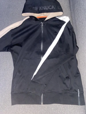 Moose Knuckles svart hoodie - Mooseknuckles kofta ifrån thernlunds i storlek L.