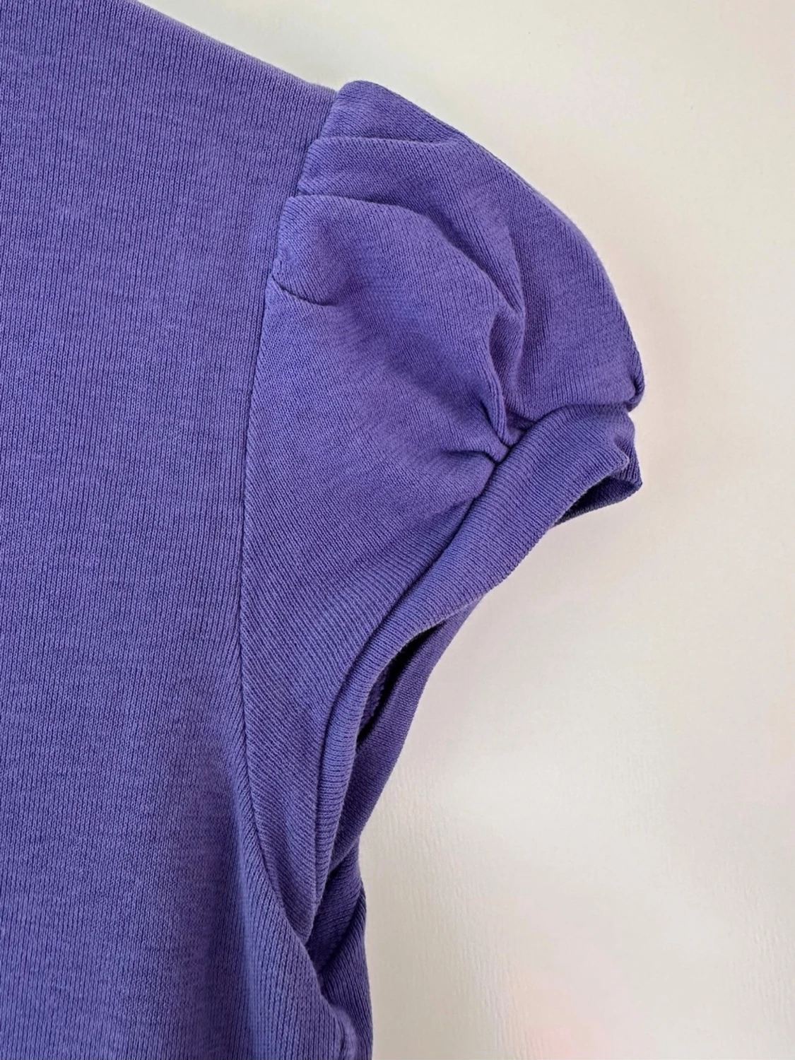 Lila topp med puffärmar - French Connection - storlek S - 3