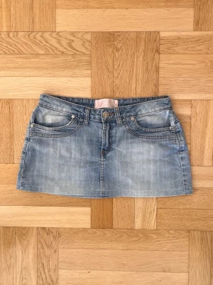 Ljusblå jeanskjol lågmidjad - Söt jeanskjol perfekt nu till sommaren🌸 Mått finns i bilderna!