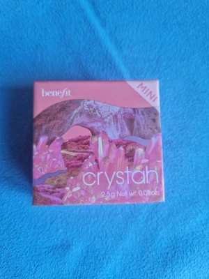 Benefit Crystah Blush Mini - Strawberry pinl powder blush. 2,5g. Only swatched.