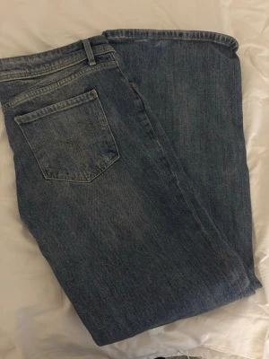 Bershka low waist bootcut jeans - Passar även de som har storlek S, är 164 o de passar bra i längden. Använd fåtal ggr