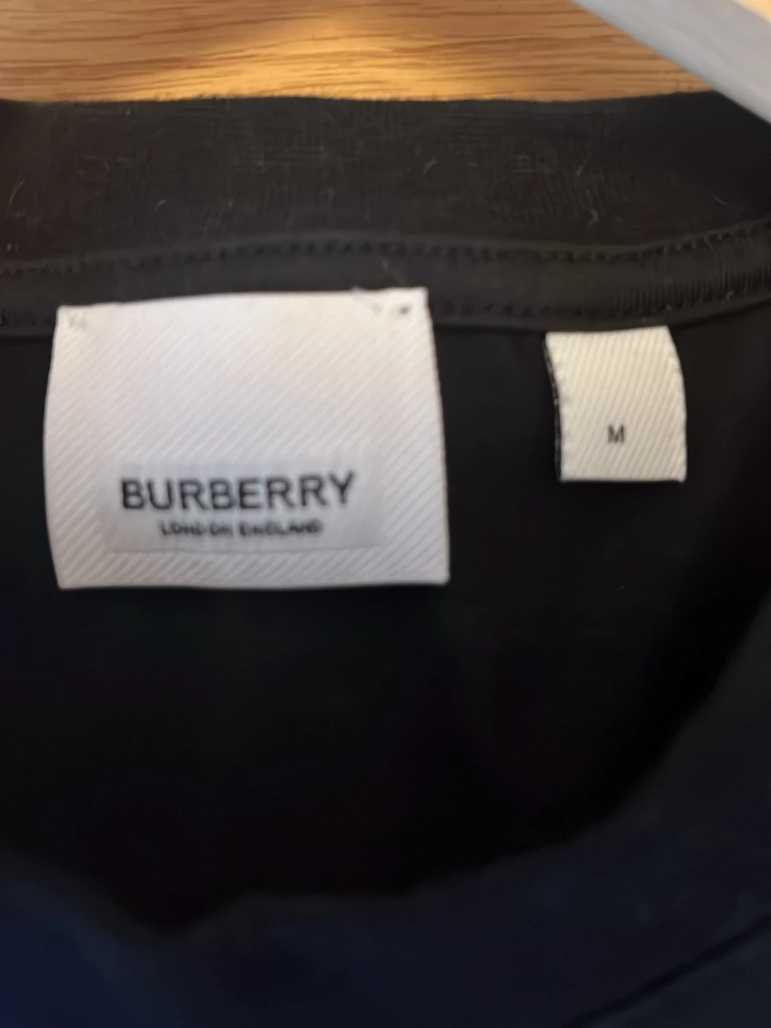 Svart Burberry t-shirt med logga - 2