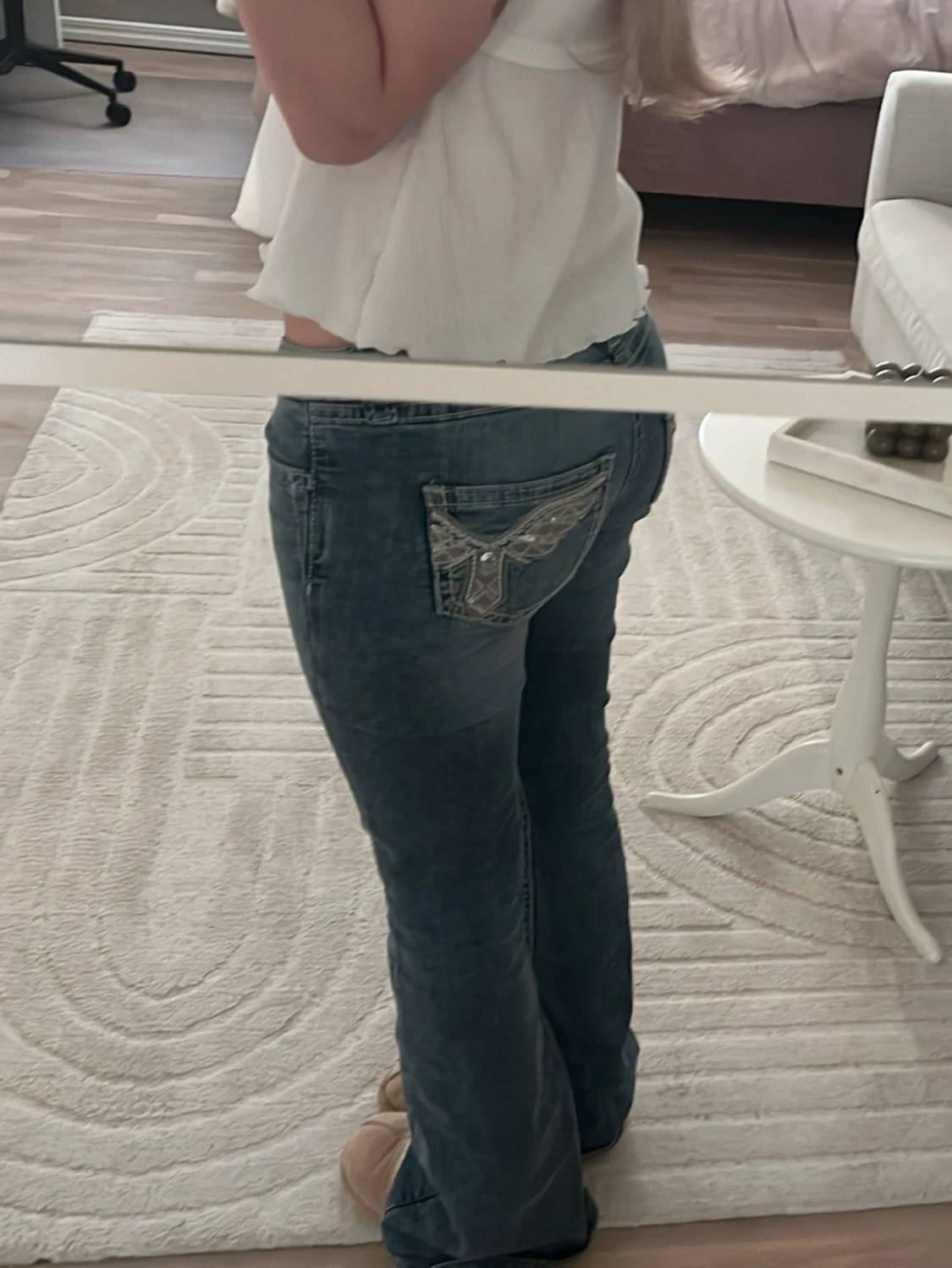 Blå bootcut jeans med slitningar - 2