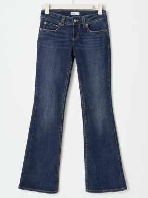 Y2k low bootcut - Helt nya lågmidjade jeans med fickor med knapp i bak. Helt slutsålda och nypris 499kr💕