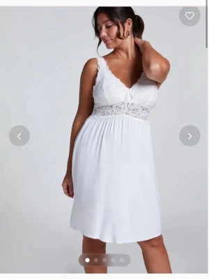 Nattlinne hunkemöller - Vitt nattlinne från hunkemöller storlek XS, säljer då den ej används💓
